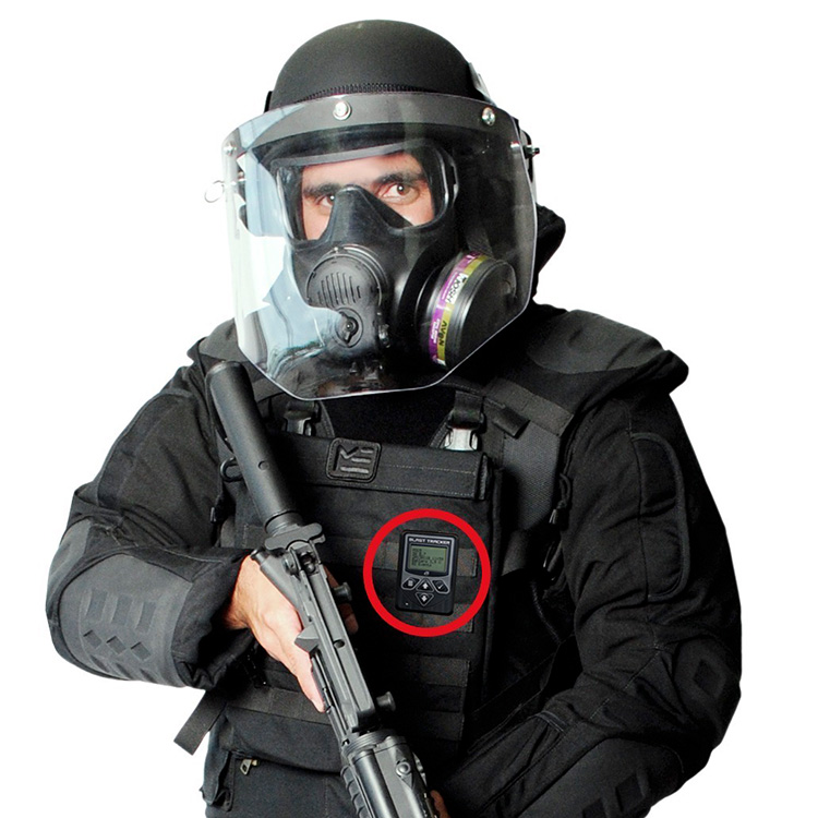 Capteur de surpression Blast Tracker sur tenue de protection