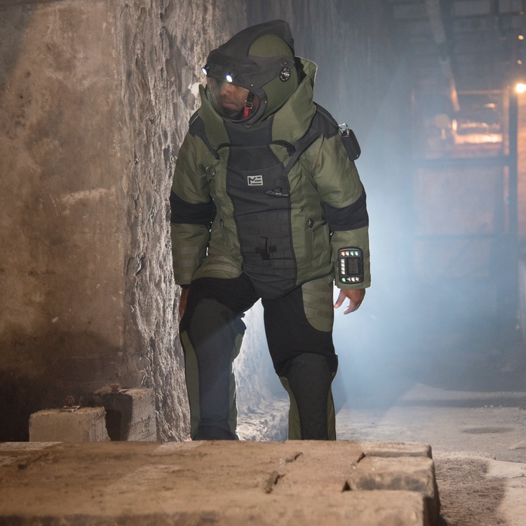 EOD 10 bomb suit in situ