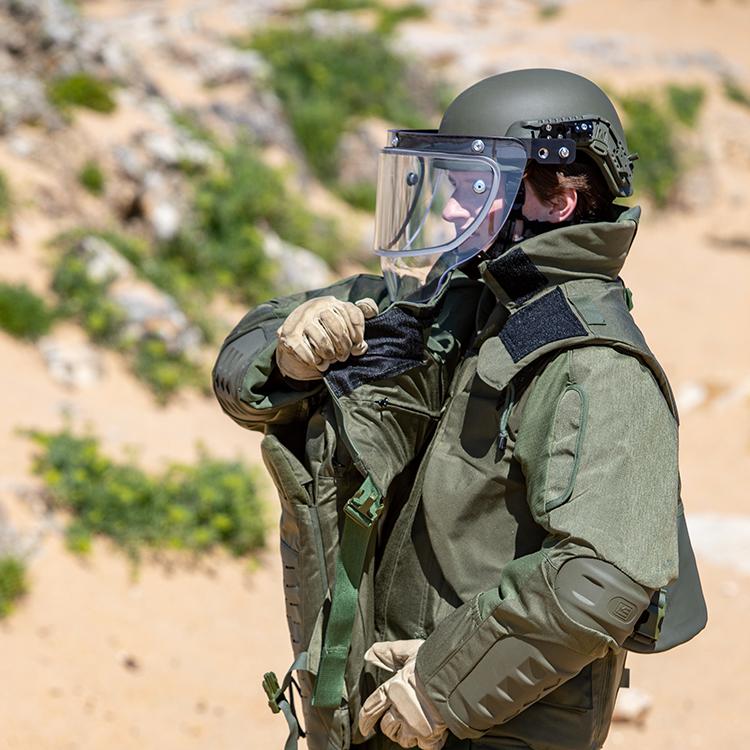 EOD® 9N Bomb Suit & Helmet - Med-Eng